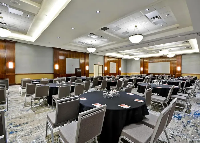 Crowne Plaza Southern Hills Hotel Tulsa