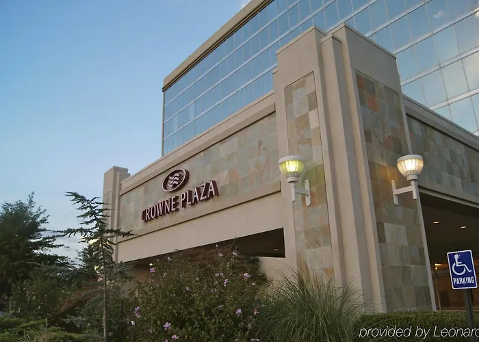 Hotel Crowne Plaza Southern Hills 4*
