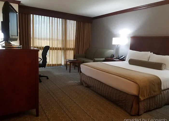 Crowne Plaza Southern Hills 4*