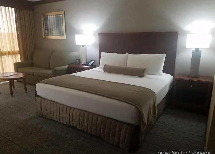 Crowne Plaza Southern Hills Hotel Tulsa